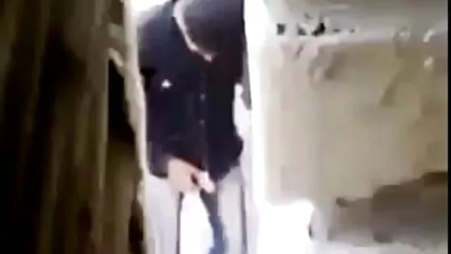 Dirantai Remaja video seks xxx jepang menyerang dan kemudian melindungi diri dengan wanita Jerman.