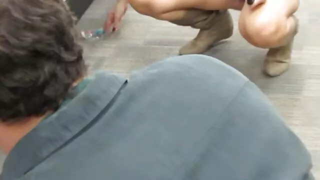 Rob menarik orang asing ke tempat tidur jepang sexmom dan bajak ke keduanya.