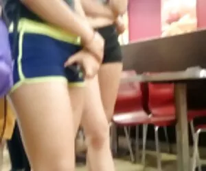 Si video bokep xxx jepang selingkuh rambut coklat bersenang-senang.