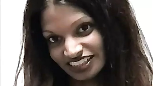 Seorang gadis dengan payudara vidio xxx jepang selingkuh besar kawat webcam.